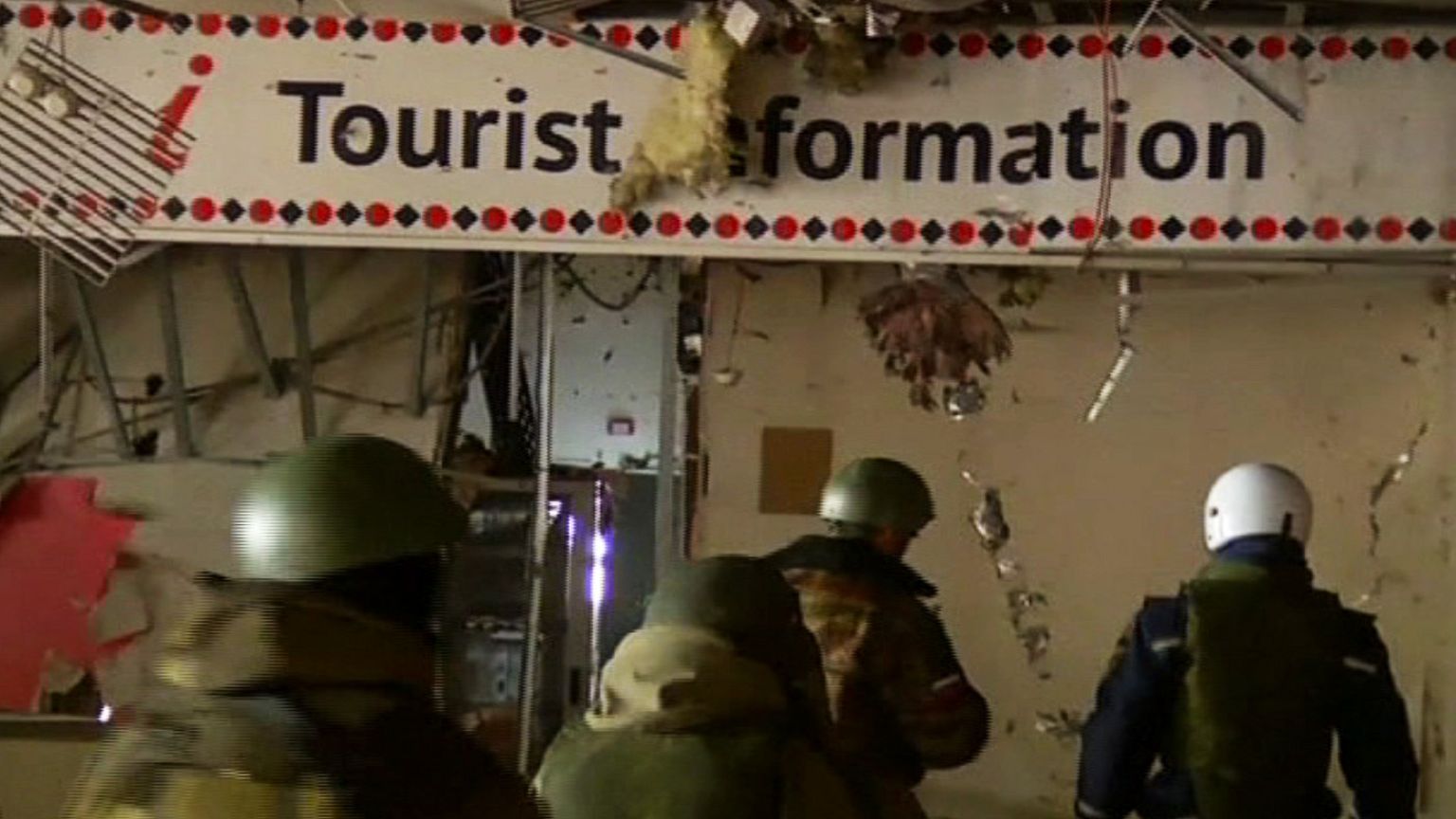 Captured Ukrainian soldiers retrieve bodies at Donestk airport