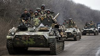 بدء سحب الآليات الثقيلة في شرق أوكرانيا تنفيذاً لإعلان وقف النار