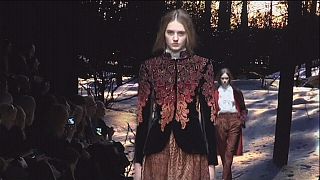 Milano Moda Donna: romanticismo liberty. Da Gucci il debutto di Alessandro Michele