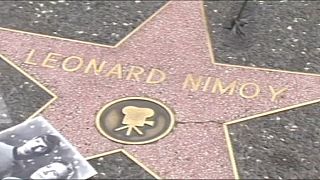 Hollywood, ultimo tributo dei fan di Star Trek all'attore scomparso Leonard Nimoy