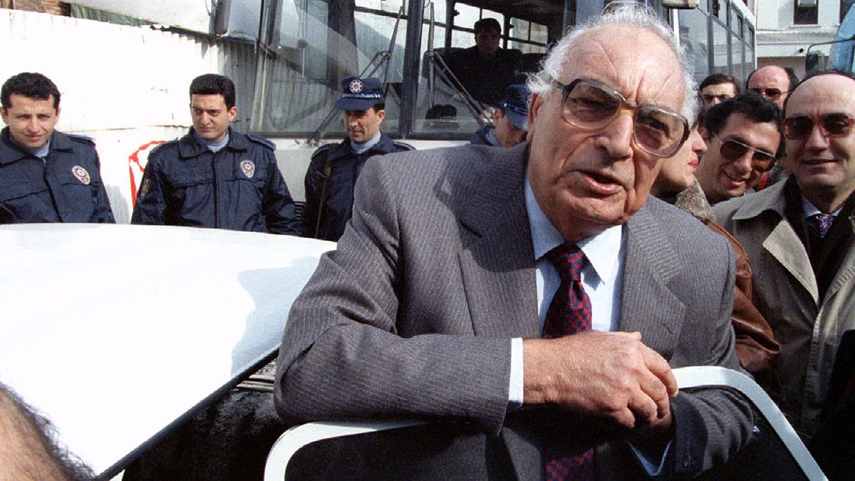 Elhunyt az egyik legnagyobb török író
