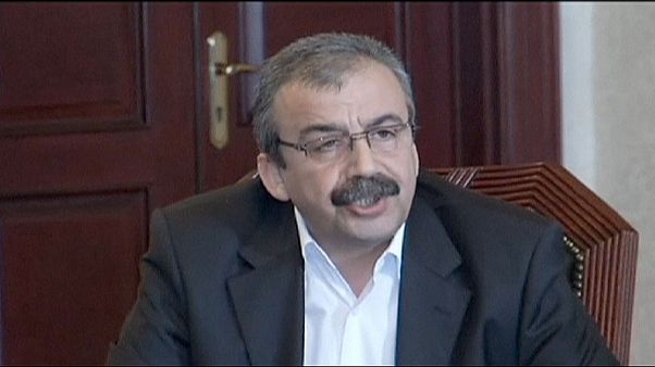 Turquia: Líder do PKK apela militantes a pôr fim a 30 anos de conflito Turquia: Líder do PKK apela militantes a pôr fim a 30 anos de conflito