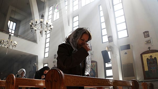 Estado Islâmico liberta 19 cristãos assírios Estado Islâmico liberta 19 cristãos assírios