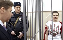 Piloto detida na Rússia condecorada "Heroína da Ucrânia"