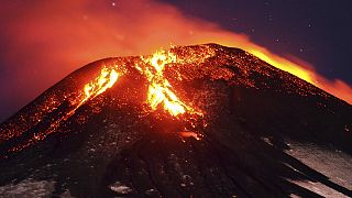 Lavamassen fließen aus Villarrica-Vulkan in Chile