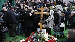 Russie : foule d'anonymes aux funérailles de Boris Nemtsov