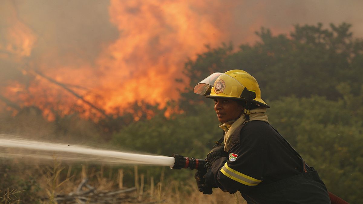 Feuer in Südafrika: Die Wut der Flammen in Bildern