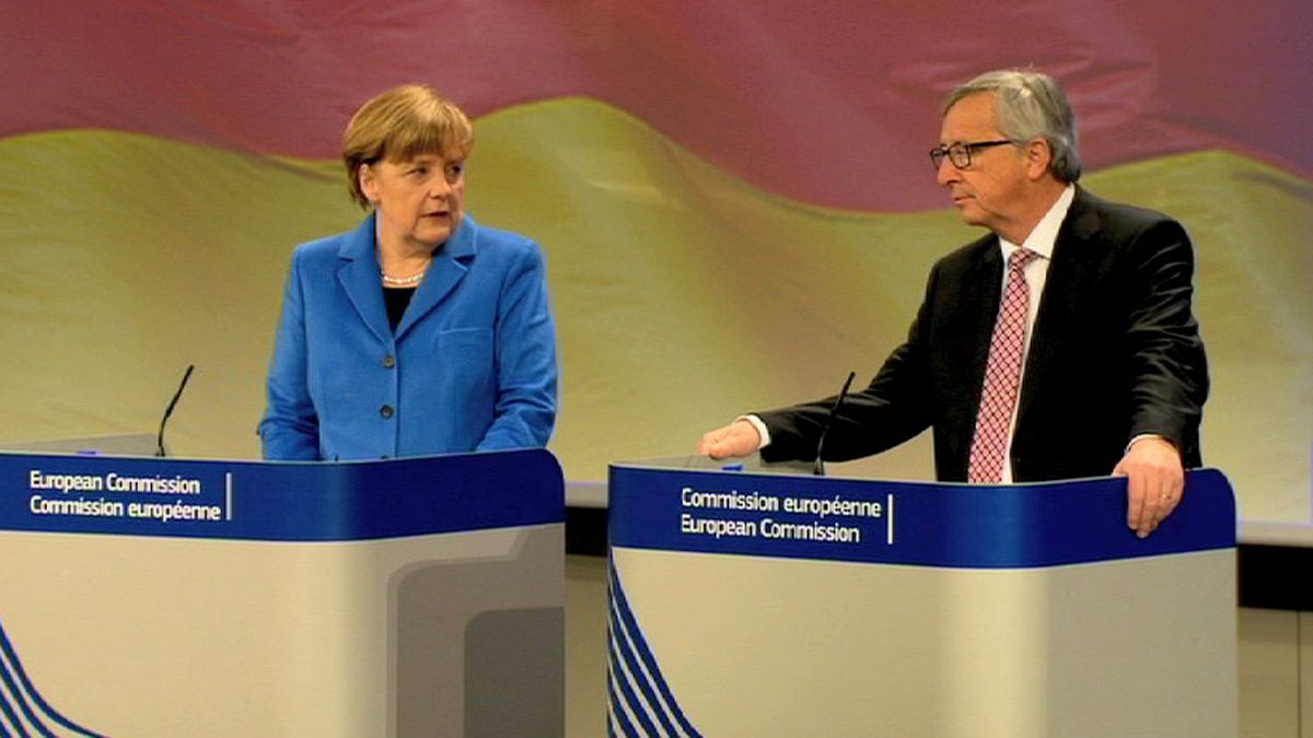Angela Merkel al timone d'Europa. Juncker smentisce divergenze con Berlino