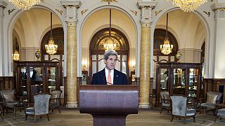 John Kerry diz que ainda existem grandes obstáculos para um acordo sobre o programa nuclear iraniano