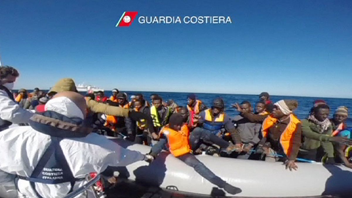 مصرع 10 اشخاص بعد غرق سفينة كانت تحمل مهاجرين غير شرعيين قرب صقيلية