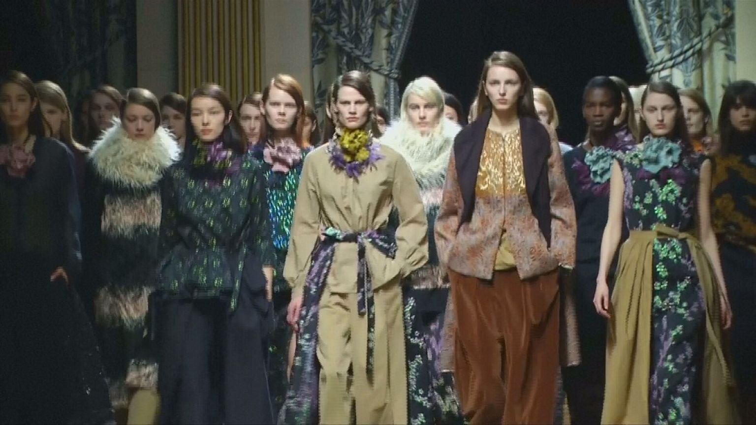 Párizsi divathét: Dries van Noten, Guy Laroche, Christine Phung