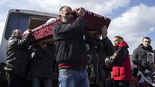 Primeros funerales de los mineros fallecidos el miércoles en un pozo hullero de Ucrania