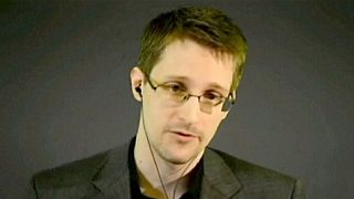 Edward Snowden pide públicamente asilo político en Suiza