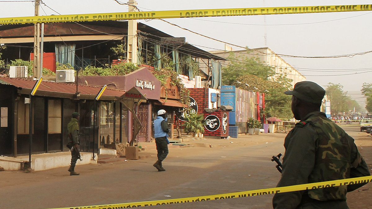 Mali: 5 mortos em atentado a restaurante