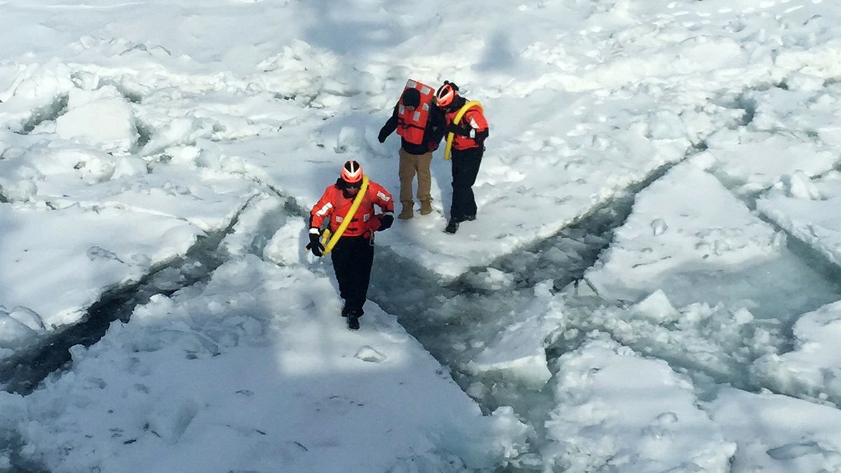 Verloren im Eis: US-Küstenwache rettet Spaziergänger