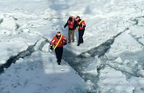 Пешком по льду из США в Канаду?