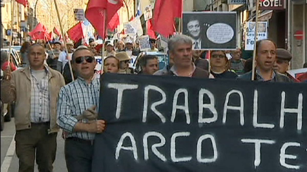 Varios miles de personas se manifiestan en Portugal en contra de la austeridad