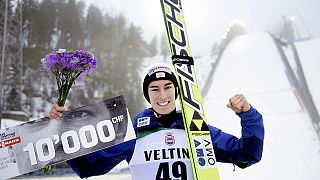 Taça do Mundo de saltos de esqui: Kraft bate Prevc e aproxima-se do primeiro lugar