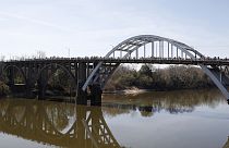 Selma, 70 mila in marcia sotto l'Edmund Pettus Bridge