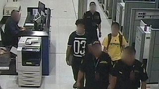 Dois jovens detidos no aeroporto mais um "jihadista" identificado preocupam Austrália