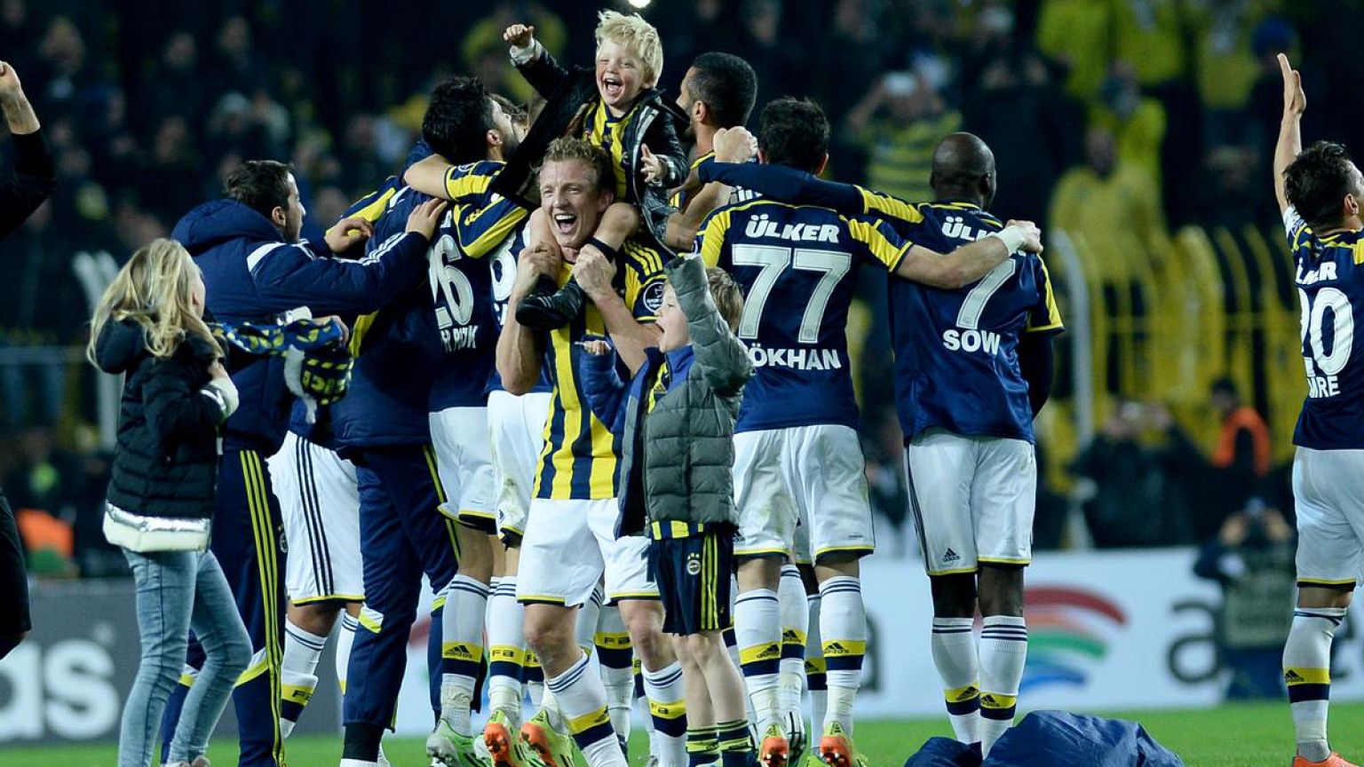 Fenerbahçeliler galibiyeti sosyal medyada kutladı