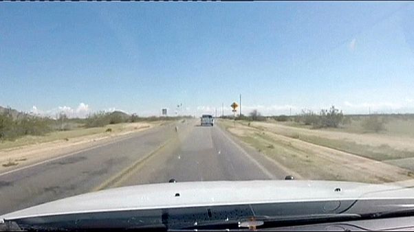 Sospechosos lanzan 170 kilos de marihuana desde el coche durante una persecución policíal Sospechosos lanzan 170 kilos de marihuana desde el coche durante una persecución policíal