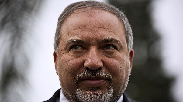Lieberman choc: "agli arabi-israeliani che non stanno con noi taglierei la testa" Lieberman choc: "agli arabi-israeliani che non stanno con noi taglierei la testa"
