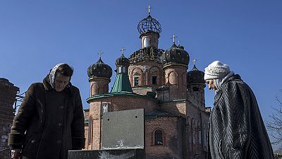 Aufbauarbeiten in zerstörter Kirche in Donezk