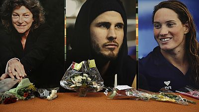 رياضيون فرنسيون يبكون زملائهم الذين قتلوا في تحطم مروحيتين بالأرجنتين