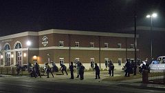 Két rendőrre lőttek az amerikai Fergusonban
