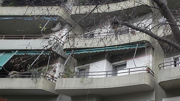 Τραγωδία στο Βύρωνα – Νεκρό βρέφος που έπεσε με τον 26χρονο θείο του από πολυκατοικία Τραγωδία στο Βύρωνα – Νεκρό βρέφος που έπεσε με τον 26χρονο θείο του από πολυκατοικία