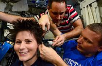 Hogy készül a frizura a világűrben?