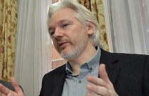 Suecia pide interrogar a Assange en Londres