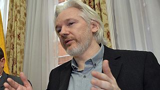 Swedish prosecutors ask to quiz Assange in London