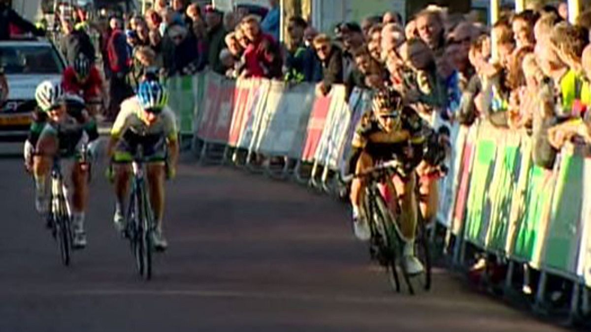 Spectator causes Loren Rowney to crash out of cycle race