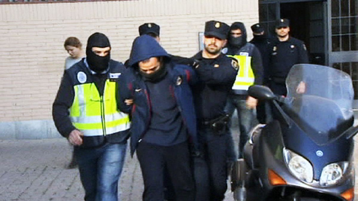 اسبانيا: توقيف ثمانية أشخاص يشتبه بانتمائهم إلى شبكة جهادية