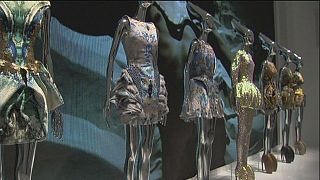 La exposición "Belleza Salvaje" de Alexander McQueen abre sus puertas en Londres