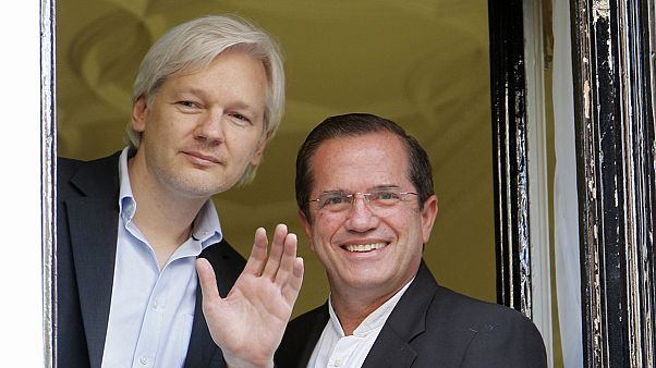 Wikileaks: Justiça sueca vai finalmente interrogar Julian Assange em Londres Wikileaks: Justiça sueca vai finalmente interrogar Julian Assange em Londres