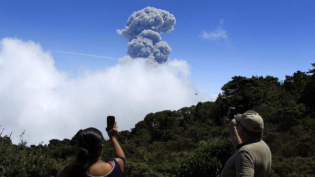 Вулкан "Турриальба" заставил президента Коста-Рики отложить европейское турне