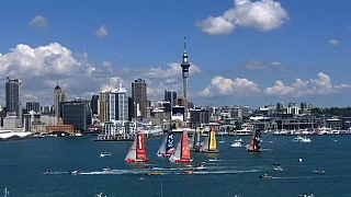 Volvo Ocean Race: Саманта Дэвис и яхта SCA выиграли портовую гонку в Окленде