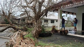 Vanuatu: Aid teams start arriving after 'monster' cyclone