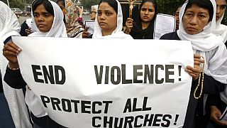 Pakistan'da iki kiliseye bombalı saldırı