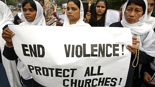 Pakistán: Al menos 15 muertos y 75 heridos en dos ataques contra sendas iglesias en Lahore Pakistán: Al menos 15 muertos y 75 heridos en dos ataques contra sendas iglesias en Lahore