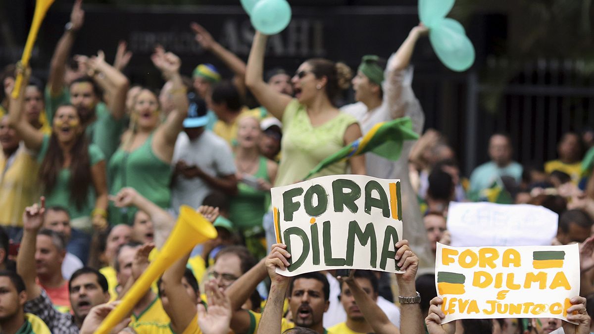 Cerca de un millón de personas protestaron en Sao Paulo contra la presidenta de Brasil y la corrupción
