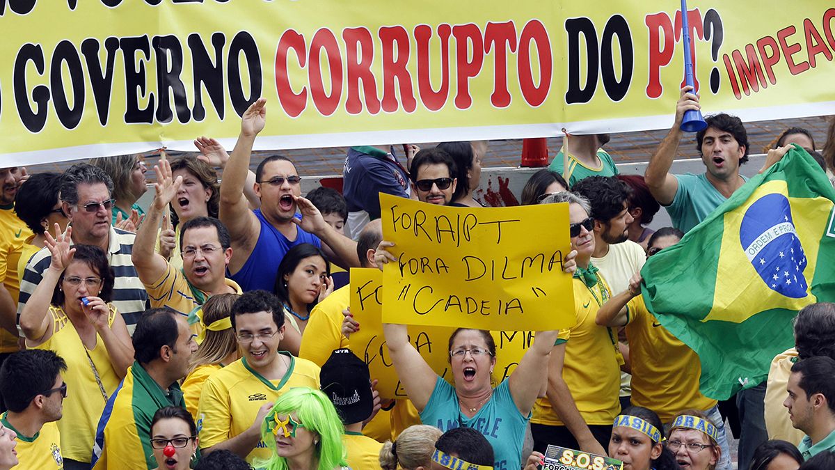 البرازيل: مظاهرات حاشدة للمطالبة برحيل روسيف