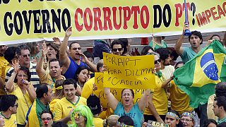 Millionen demonstrieren in Brasilien gegen die Politik von Präsidentin Roussef