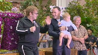 Cresce a polémica da família entre Elton John e Dolce&Gabbana