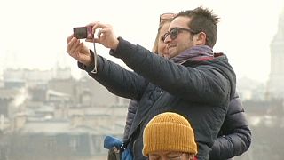 Los turistas estadounidenses celebran la bajada del euro con respecto al dólar