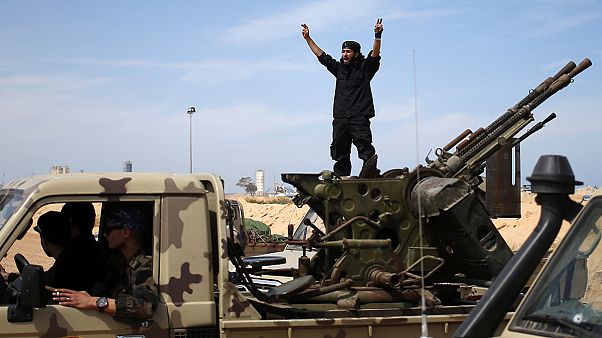 Bevölkerung flieht vor Kämpfen in libyscher Hafenstadt Sirte Bevölkerung flieht vor Kämpfen in libyscher Hafenstadt Sirte