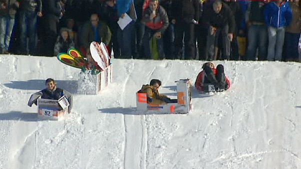 Course de luge en carton Course de luge en carton